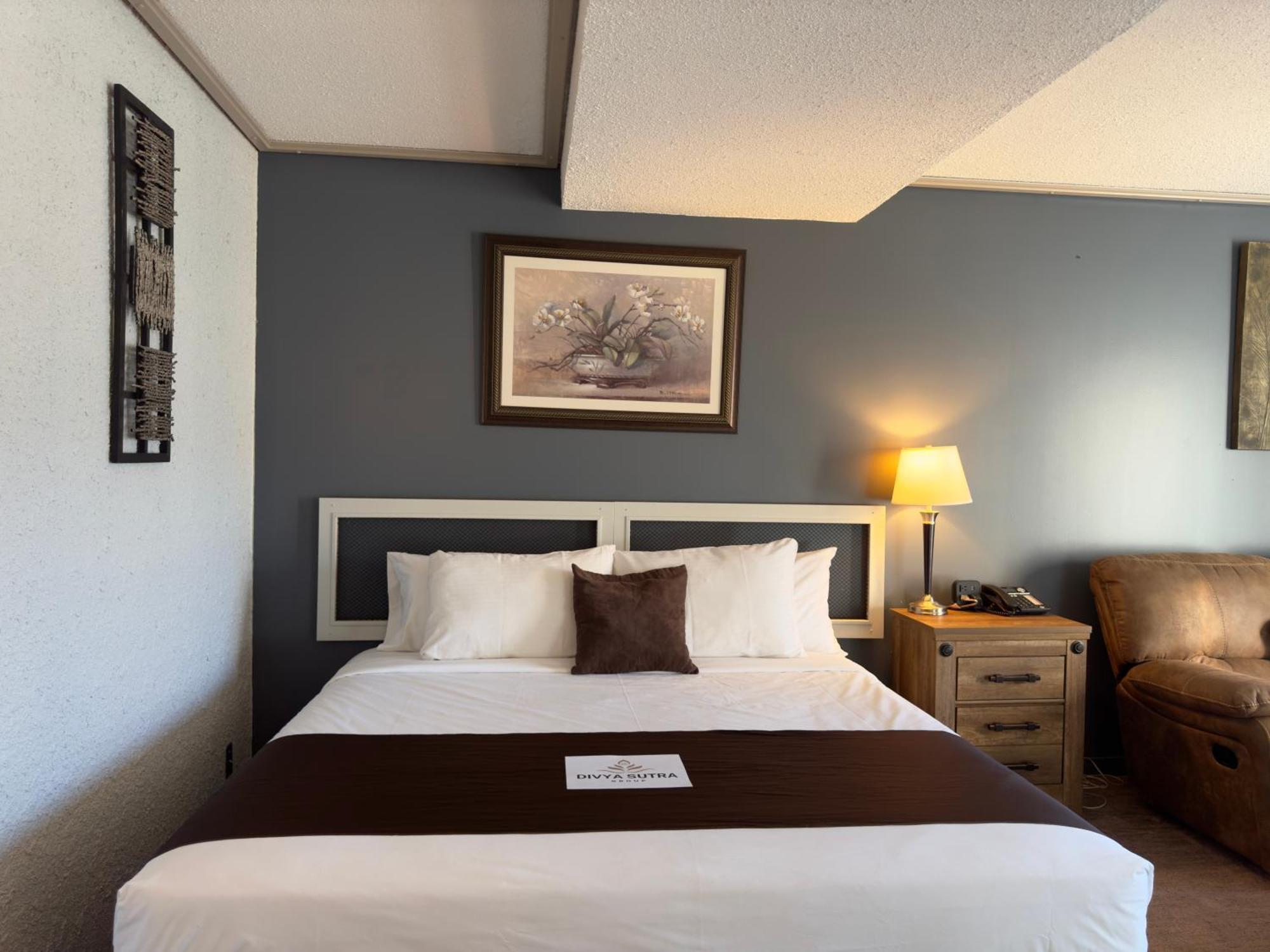 Divya Sutra Plaza And Conference Centre, Vernon, Bc Luaran gambar