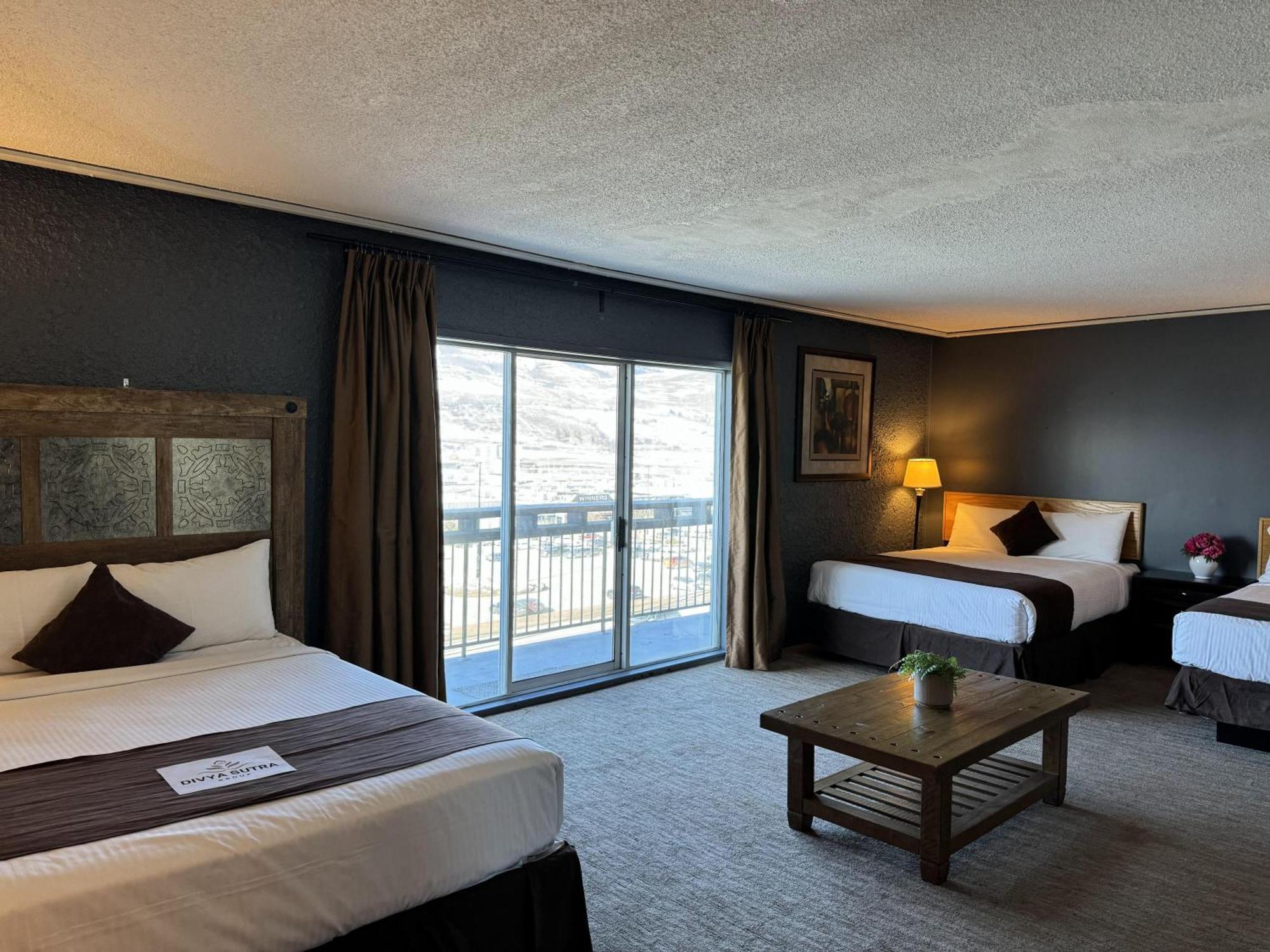 Divya Sutra Plaza And Conference Centre, Vernon, Bc Luaran gambar