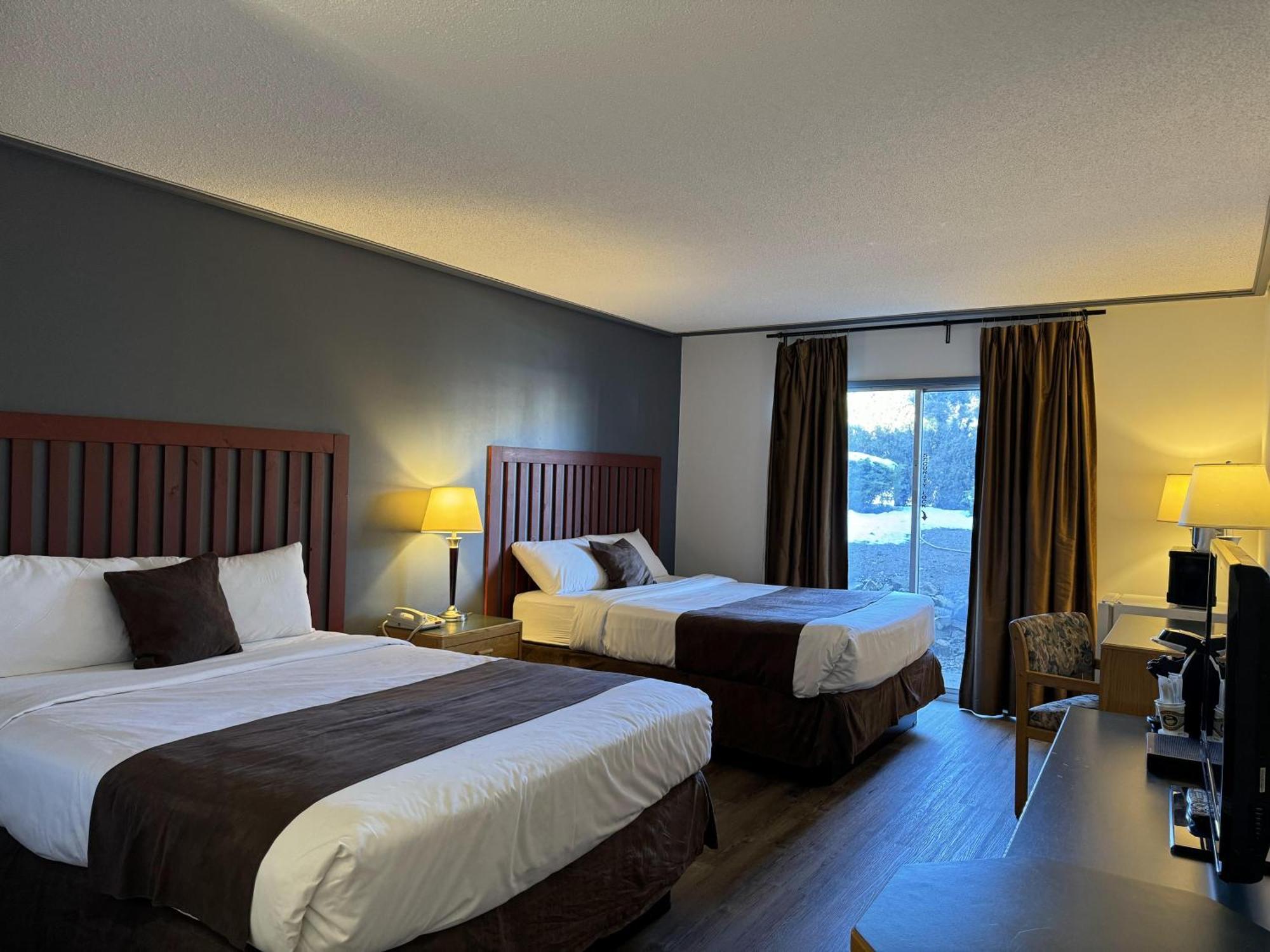 Divya Sutra Plaza And Conference Centre, Vernon, Bc Luaran gambar
