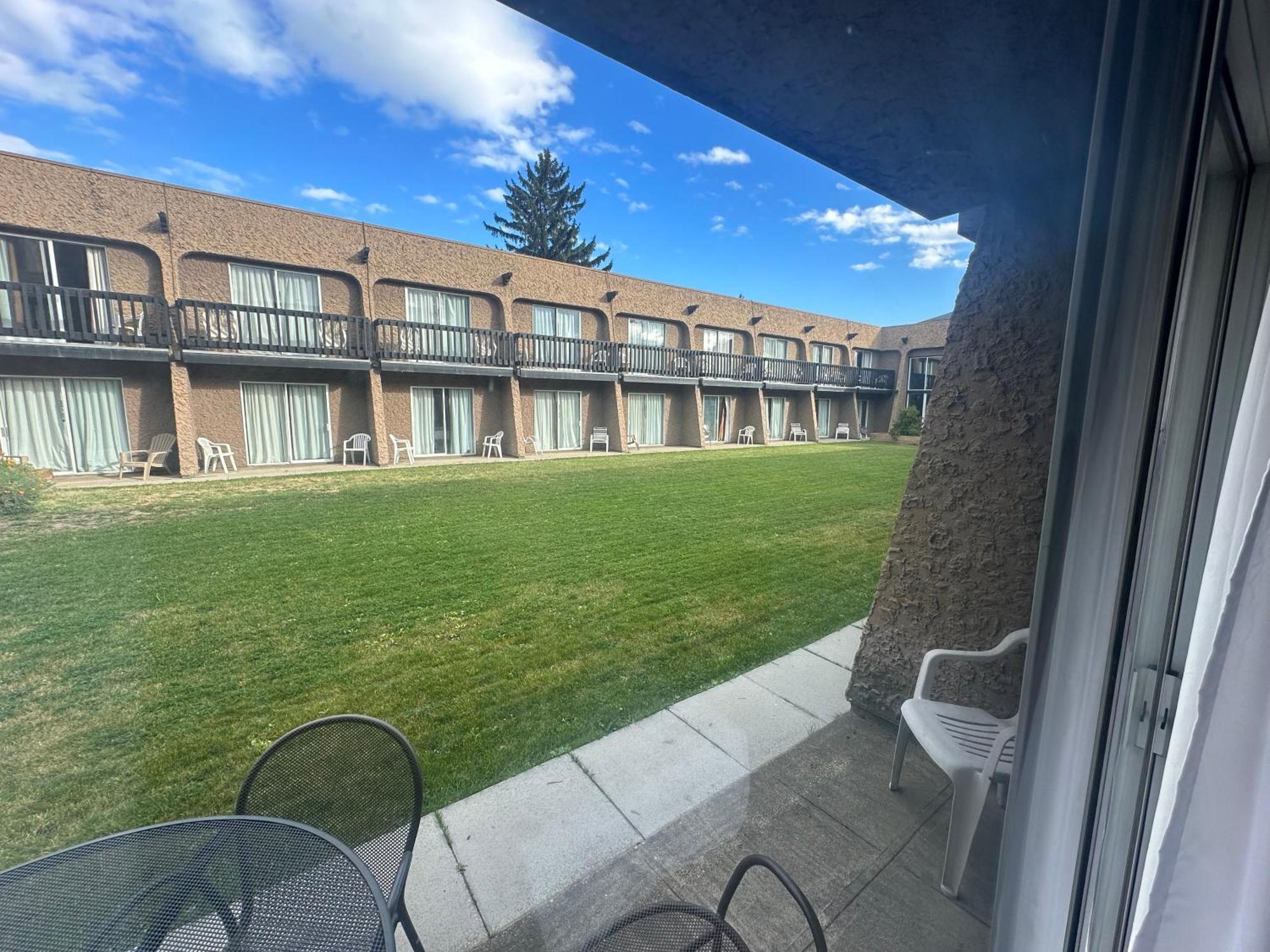 Divya Sutra Plaza And Conference Centre, Vernon, Bc Luaran gambar